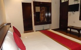 White House Tourist Lodge