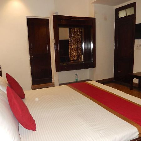 White House Tourist Lodge New Delhi Exterior photo